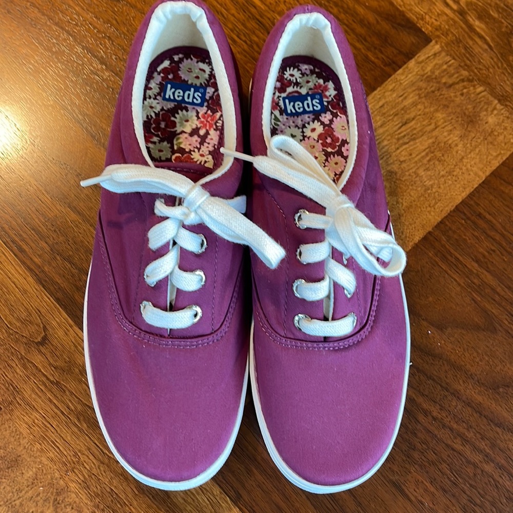 NEVER WORN KEDS MICROSTRETCH FUCHSIA STAIN RESISTANT SNEAKERS - LADIES' SIZE 7.5
